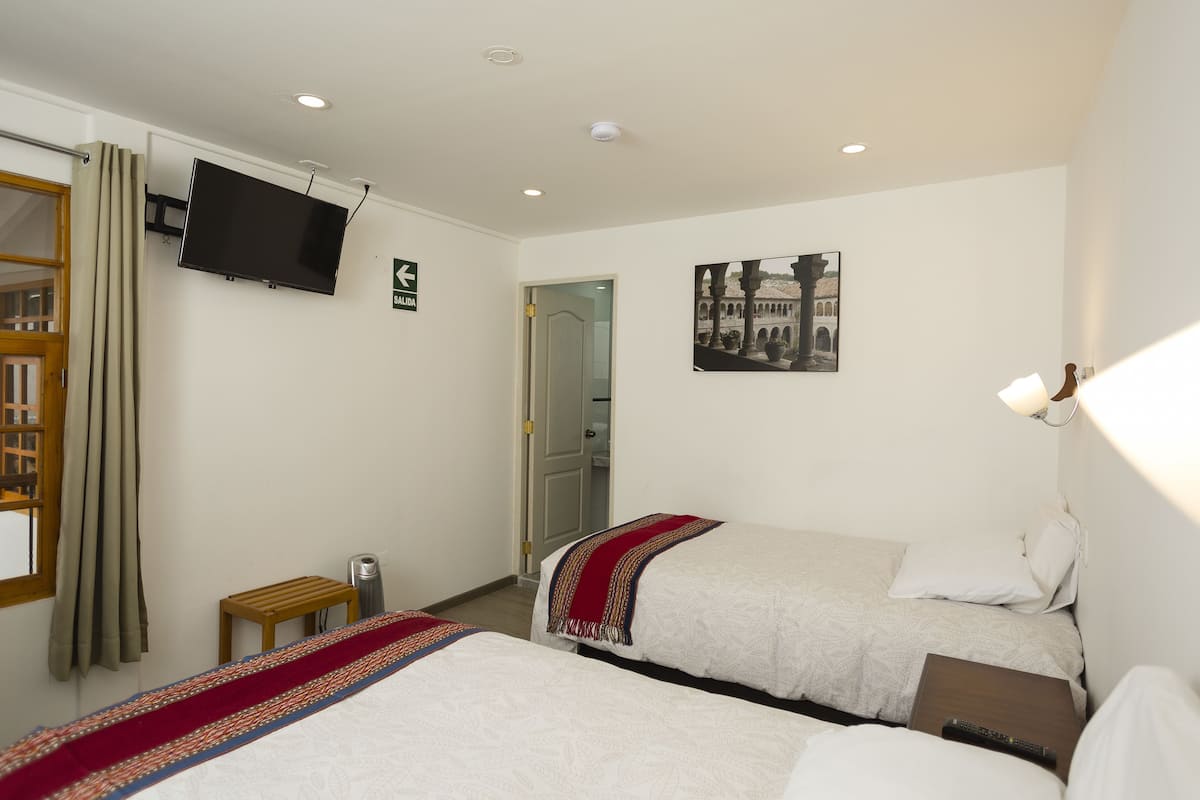 Double Room, 1 King Bed | In-room safe, WiFi (free)