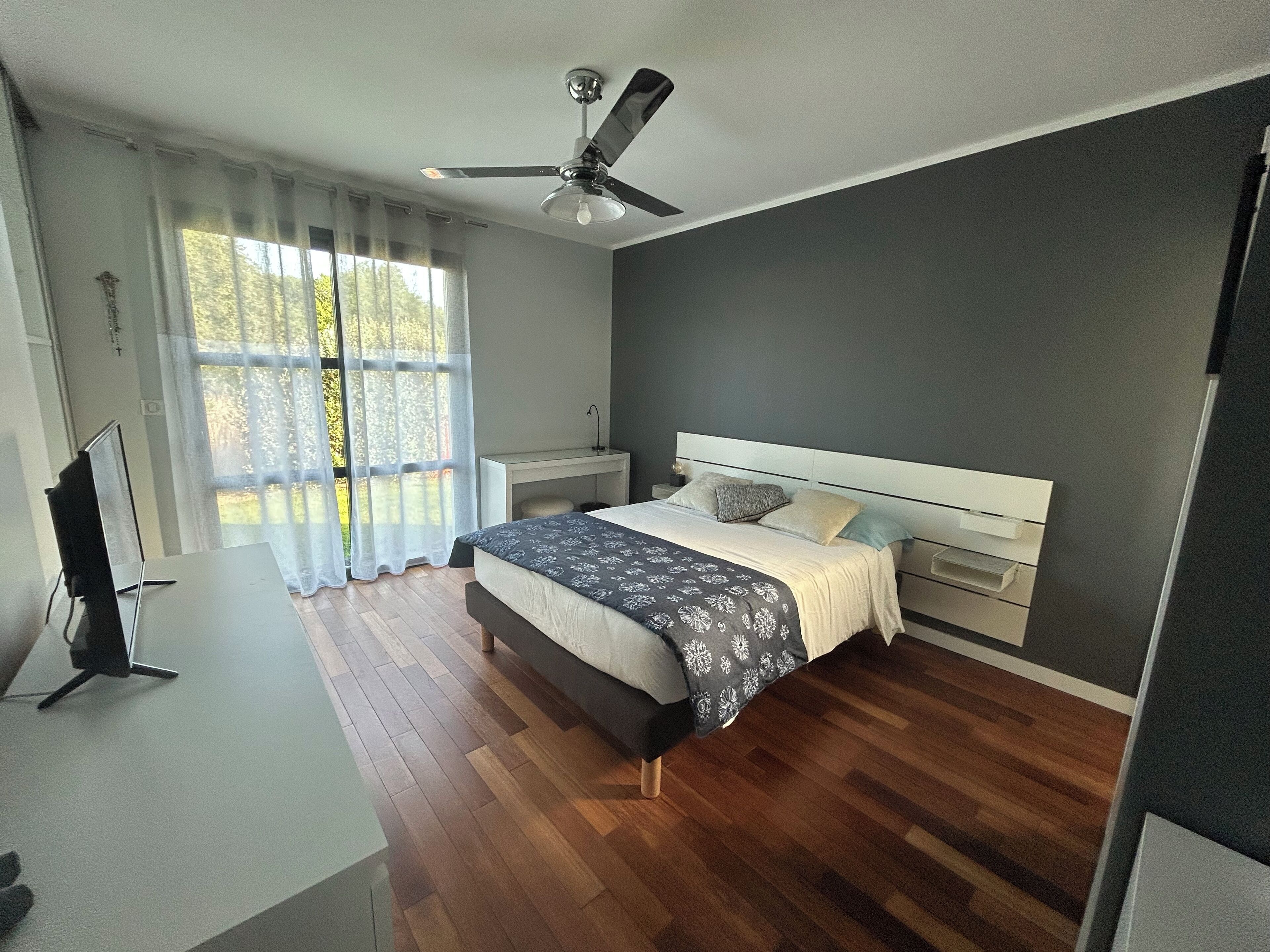 3 chambres, fer et planche à repasser, Wi-Fi gratuit, draps fournis