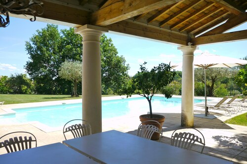 LA BASTIDE D'ANDRÉA, VILLA DE PRESTIGE POUR 12 PERSONNES SANS VIS A VIS