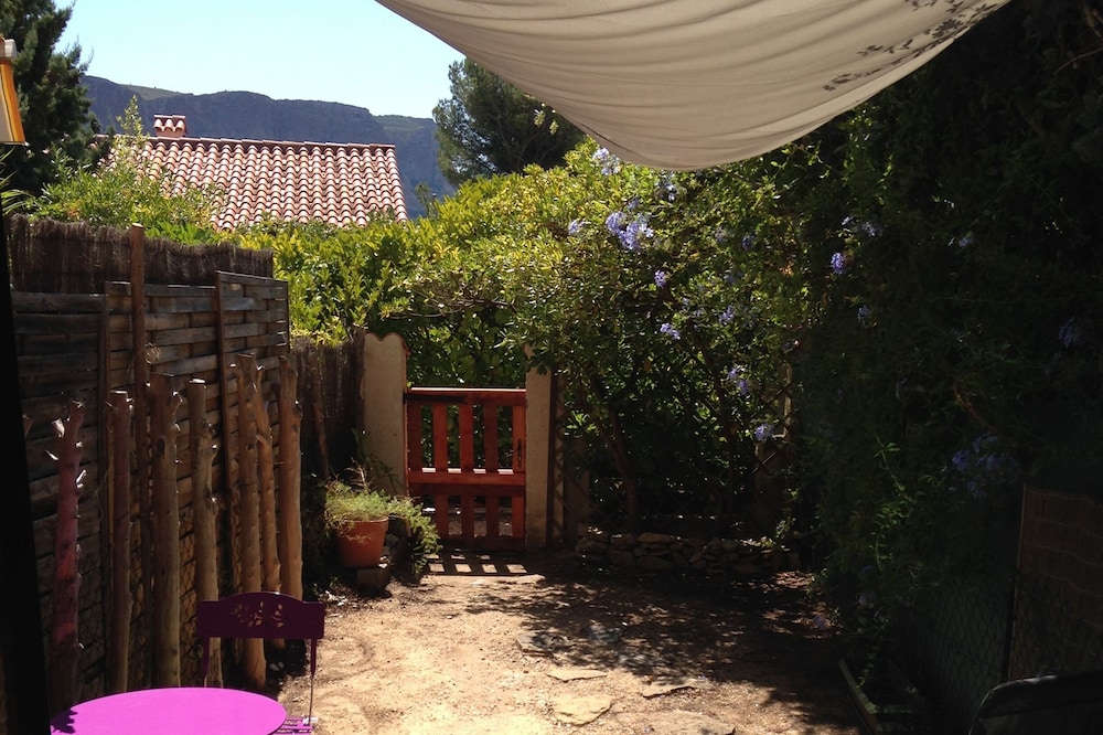 cozy studio with private garden