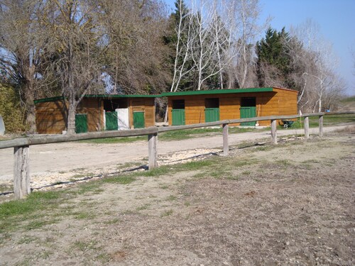 Gîte pour 2/3 personnes avec jaccuzi en Camargue au bord du Petit Rhône