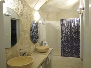 Hårføner, håndklær, såpe og sjampo