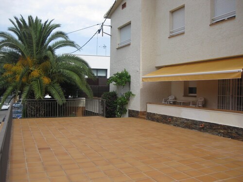 BEAUTIFUL APARTMENT for 4/6 people in the center of ROSES, 250 mt from the beach