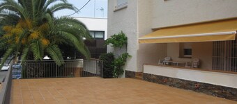 BEAUTIFUL APARTMENT for 4/6 people in the center of ROSES, 250 mt from the beach