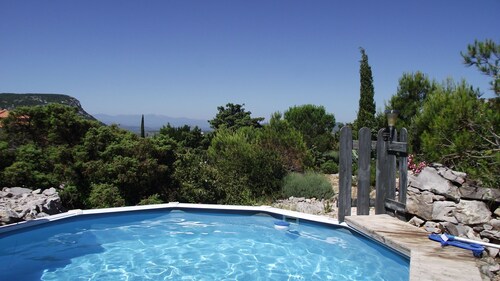 Independent Garden Apartment, Pool