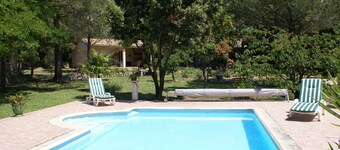 Quiet cottage near Carcassonne pool