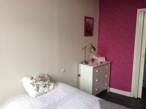 1 chambre, fer et planche Ă repasser, lit parapluie, Wi-Fi gratuit