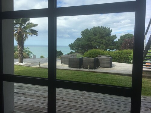 Maison contemporaine vue mer exceptionnelle, plage à deux minutes
