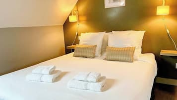 2 bedrooms, iron/ironing board, travel crib, free internet