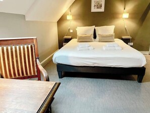 2 bedrooms, iron/ironing board, travel crib, free internet