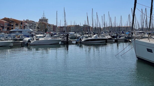 A marina with numerous boats docked, surrounded by buildings. - Spacious and pleasant T3 with pool near beach, port, leisure island  (Agde)