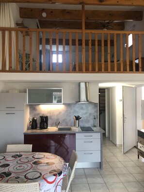 Fridge, microwave, stovetop, dishwasher - Spacious and pleasant T3 with pool near beach, port, leisure island  (Agde)