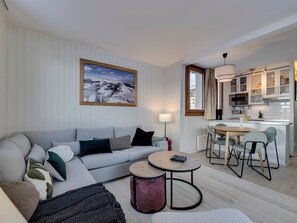 TV - Tignes Val Claret: 2-Room Apt, Sleeps 4, Renovated & Near Slopes (Tignes)