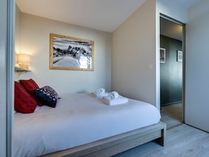Unclassified image, 2 of 11, button - Tignes Val Claret: 2-Room Apt, Sleeps 4, Renovated & Near Slopes (Tignes)