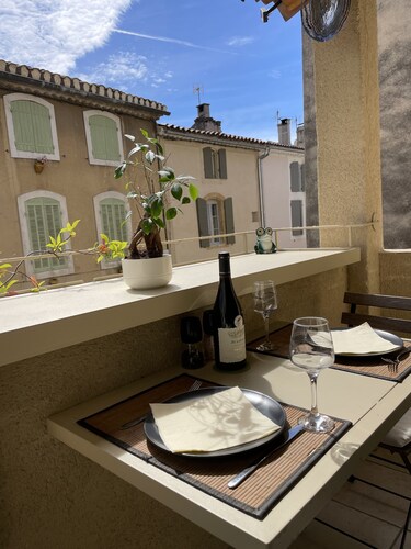 Maison de village 3 vraies chambres 6 personnes, au coeur du village provençal 