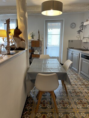 Dining - Village house with 3 bedrooms, sleeps 6, in the heart of a Provencal village  (Grans)
