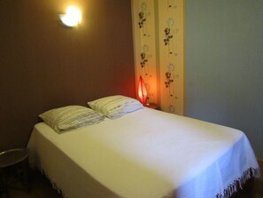 1 bedroom, iron/ironing board, travel cot, WiFi