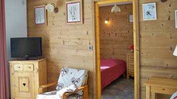 3 bedrooms, iron/ironing board, travel cot, free WiFi