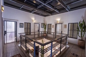 Interior - Entire Riad 6 rooms, swimming pool, hammam - ideal for families & friends (Marrakech)