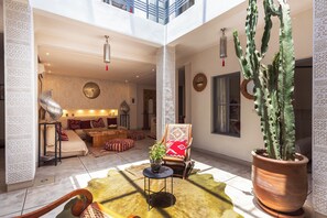 Property grounds - Exclusive Riad 6 rooms, swimming pool, hammam - ideal for families & friends (Marrakech)