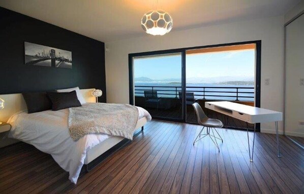 6 chambres, coffres-forts dans les chambres, fer et planche à repasser