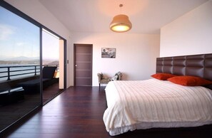 6 bedrooms, in-room safe, iron/ironing board, free WiFi