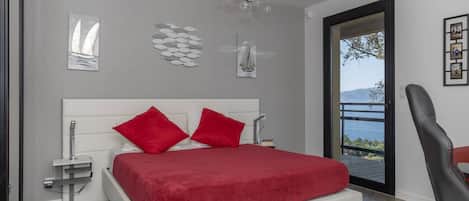 6 slaapkamers, een kluis op de kamer, een strijkplank/strijkijzer