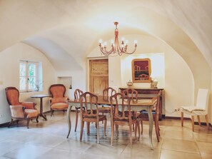 Interior - Authentic 18th century farmhouse (Marguerittes)