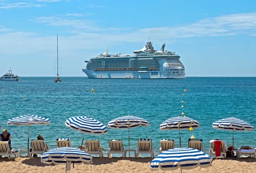 3 rooms on top floor, panoramic sea view, swimming pool, air conditioning, garage