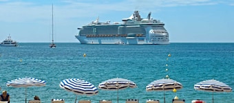 3 rooms on top floor, panoramic sea view, swimming pool, air conditioning, garage