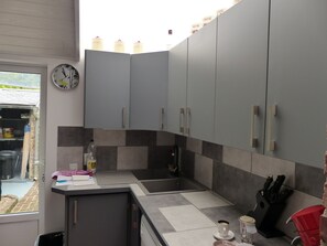 Refrigerador, microondas, horno, placa de cocina