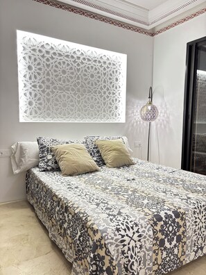 3 habitaciones, tabla de planchar con plancha, cuna de viaje y wifi 