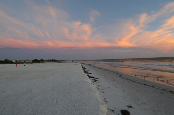 Miles and miles of beach - Bright Key West style home on the Longboat Key-Walk to the Beach (Longboat Key)