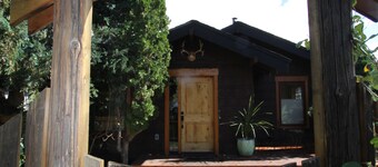 Walk to downtown and Amphitheater