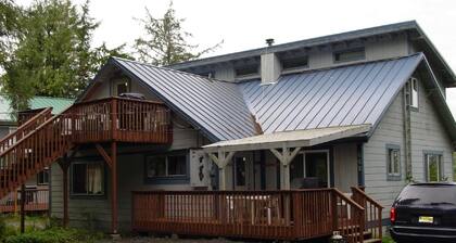 Presque maison 1-Bdrm donnant sur la marina de Knudson Cove. PĂȘcheurs et familles bienvenus