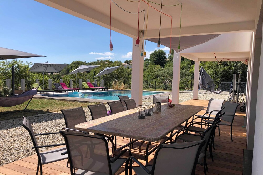 Exceptional villa ideal for family reunion or group of friends. 10/12 people