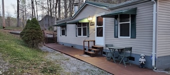 Dale Hollow Lake Getaway escondido en el bosque, ¡a un minuto del lago!
