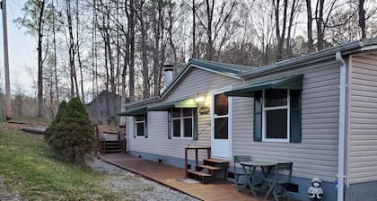 Dale Hollow Lake Getaway im Wald, eine Minute vom See entfernt!