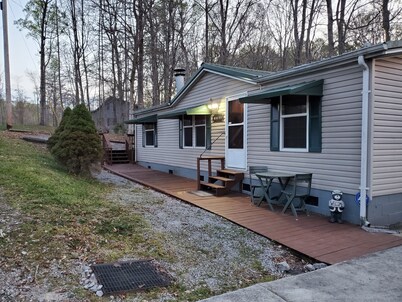 Dale Hollow Lake getaway tucked in the woods, one minute from the lake!