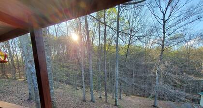 Dale Hollow Lake getaway tucked in the woods, one minute from the lake!