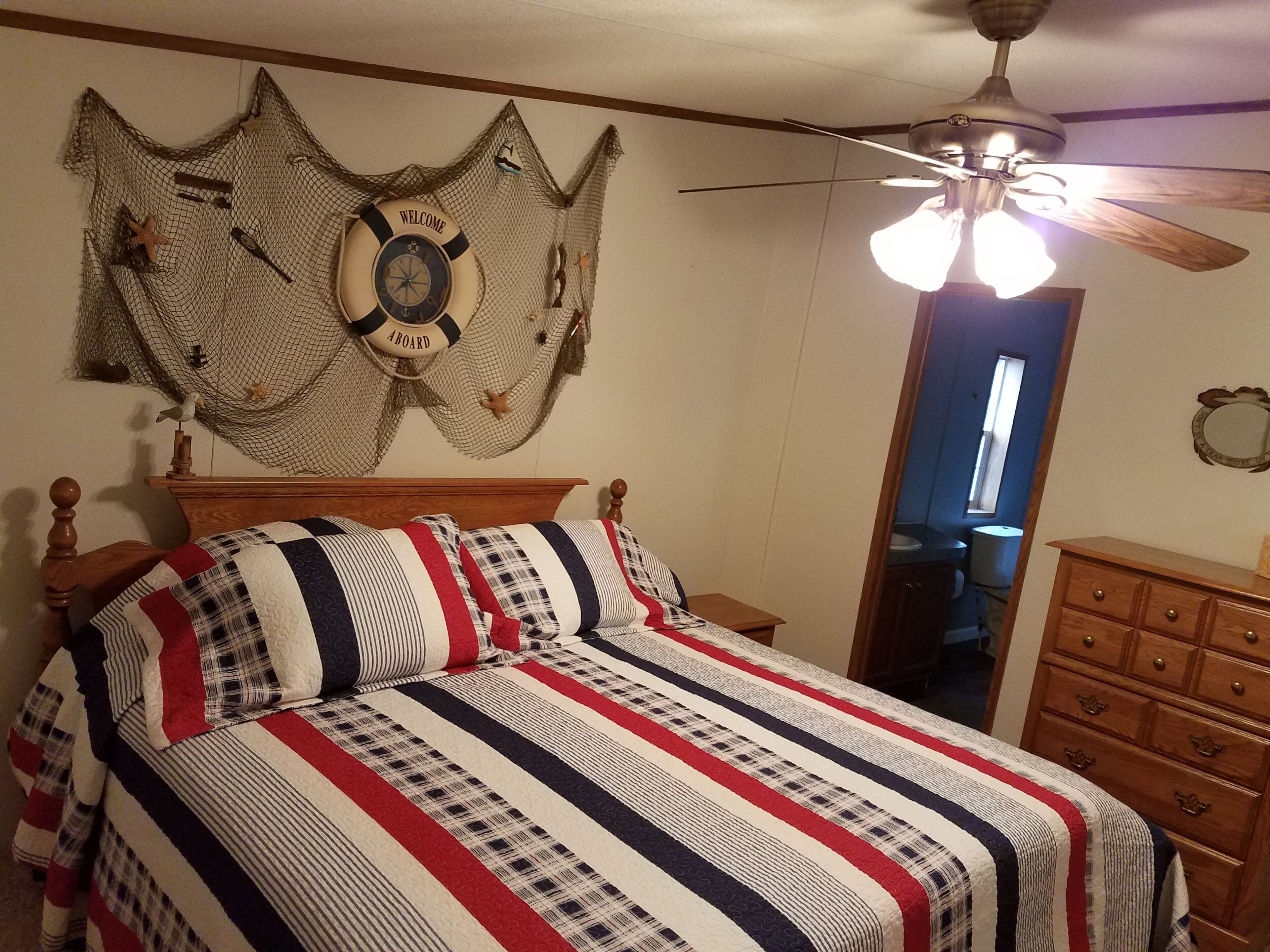 Dale Hollow Lake getaway tucked in the woods, one minute from the lake!