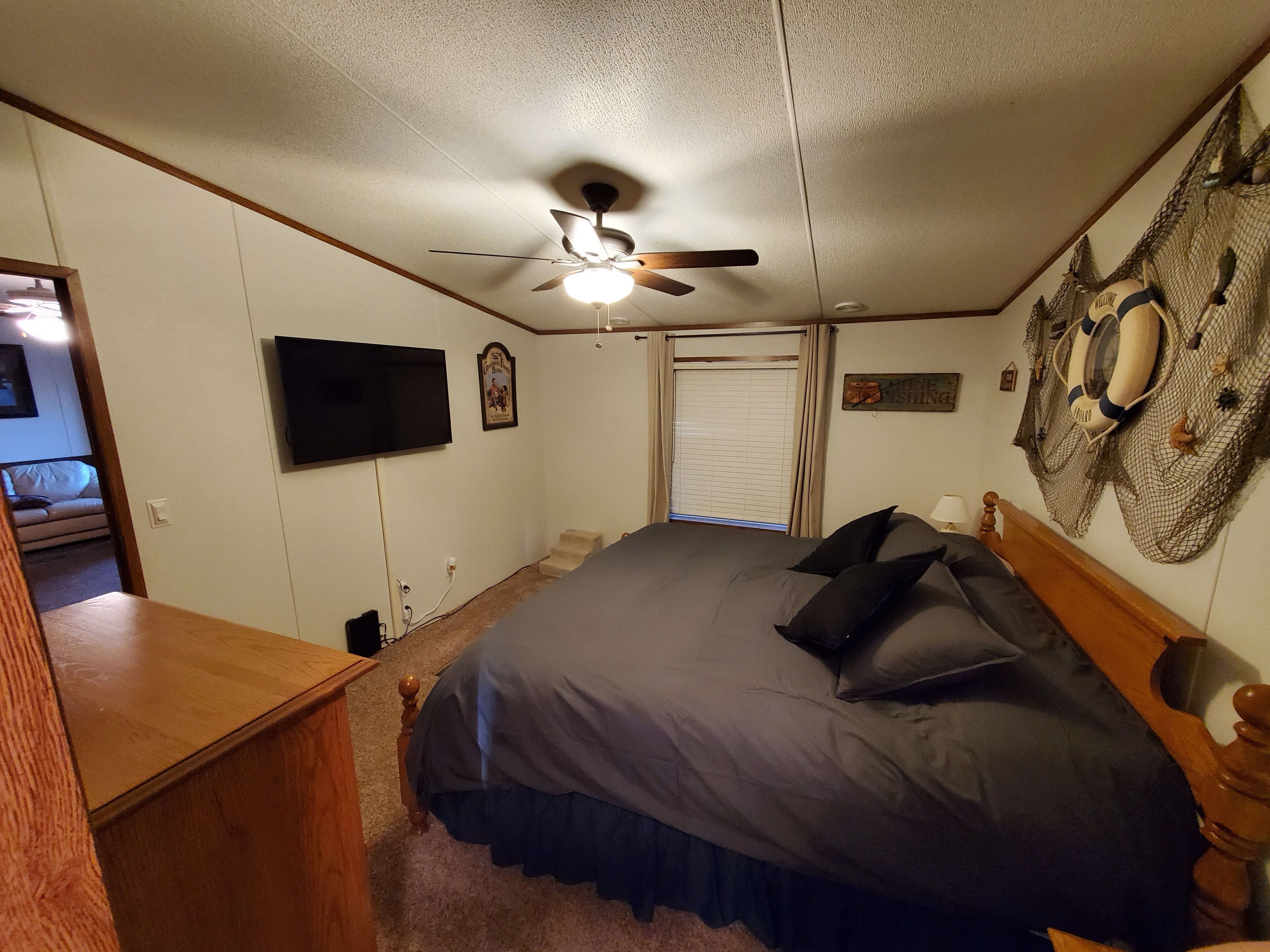 Dale Hollow Lake getaway tucked in the woods, one minute from the lake!