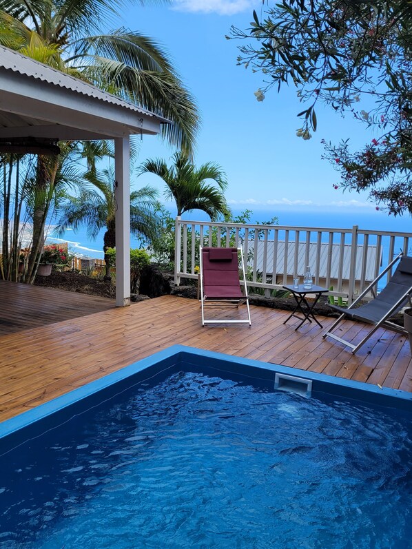 Outdoor pool, a heated pool - Heated pool and spa, sea view, Kaz Hibiscus (saint leu)