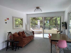 Smart TV - Magnificent new design T5 apartment, 100m2 of terrace 150m from the sea (calvi)