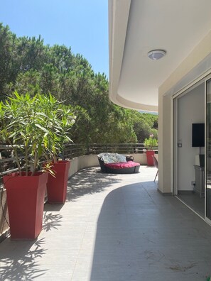 Terrace/patio - Magnificent new design T5 apartment, 100m2 of terrace 150m from the sea (calvi)