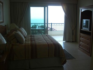 2 bedrooms, WiFi, bed sheets - 5 Star Playa Royale 6th floor, ask about our other Playa Residence tower condos (Nuevo Vallarta)