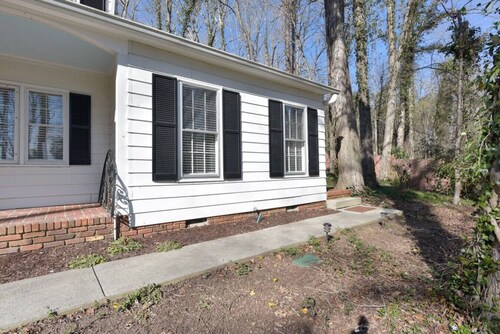 Heel House Apartment-Walk to UNC stadiums!