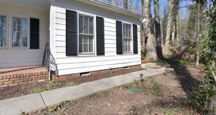 Heel House Apartment-Walk to UNC stadiums!