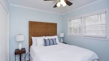 1 bedroom, desk, iron/ironing board, WiFi