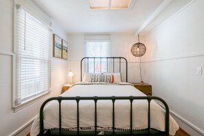 2 bedrooms, desk, iron/ironing board, free WiFi